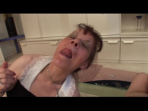 ❤️ Duo aviam et unum avum habent threesome Hard porn apud nos