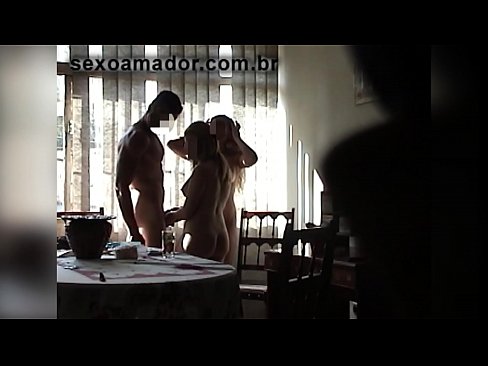 ❤️ Sexus amici invitant hominem gigantem et threesome cum eo Hard porn apud nos