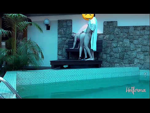 ❤️ Bulla ancillam ad piscinam invitat, sed fervido resistere non potuit Hard porn apud nos