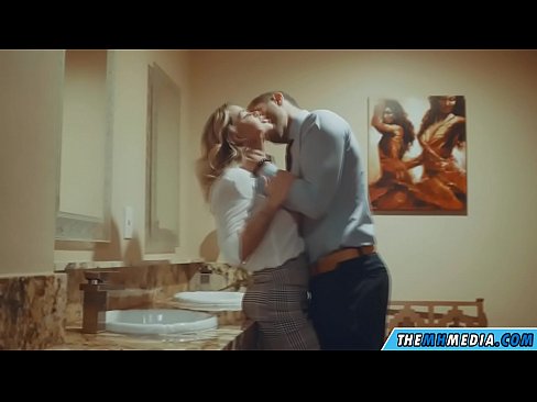 ❤️ Cum busty flava seducit in latrinae publicae Hard porn apud nos